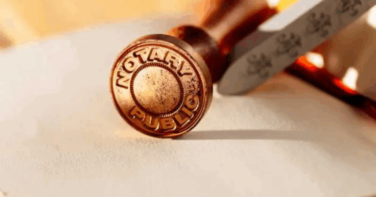 How is a mobile notary different from an online notary?